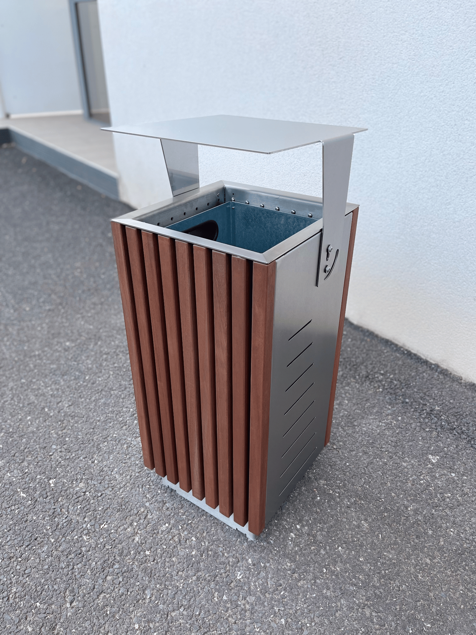 corbeille-inox-et-bois