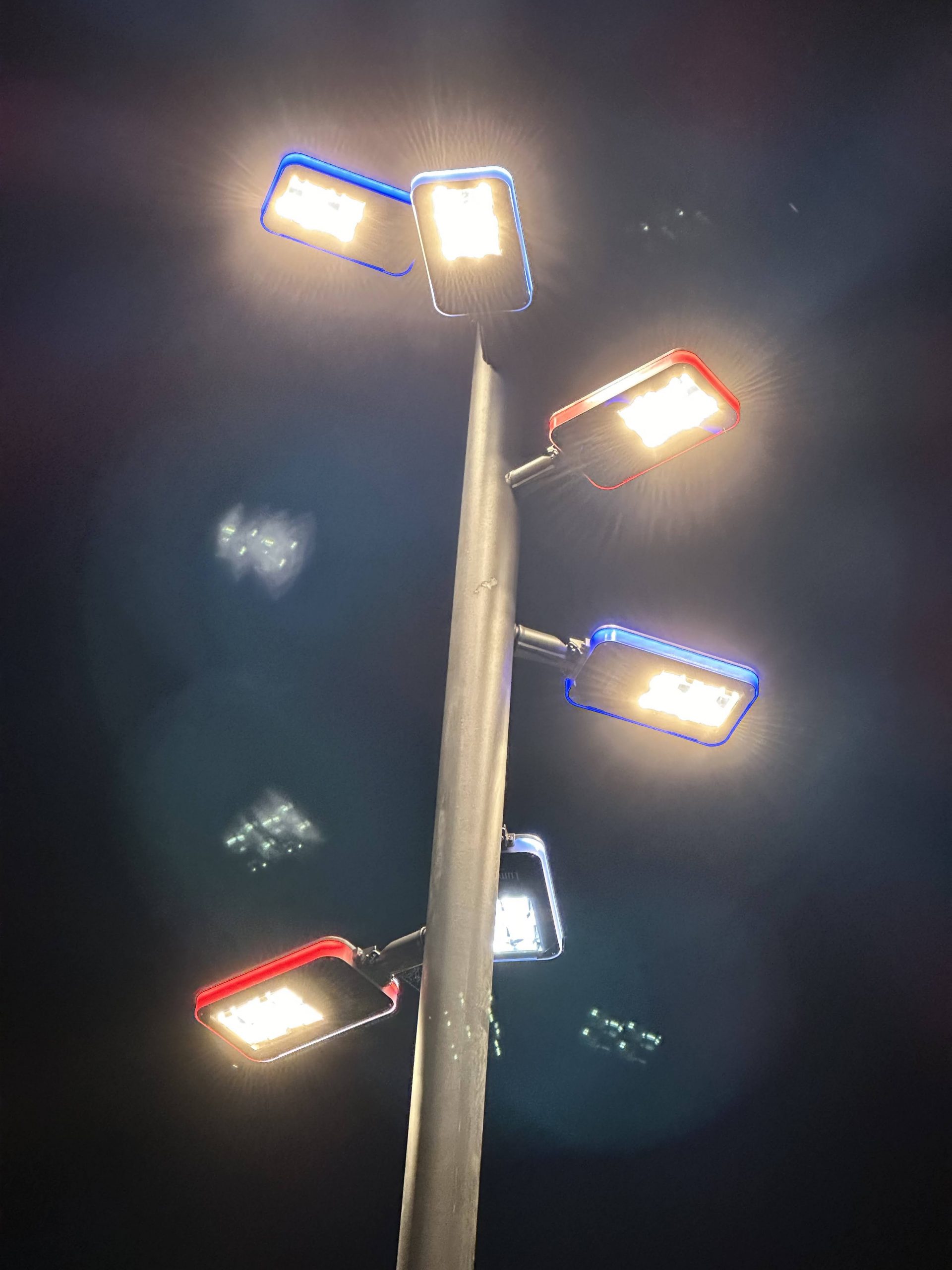 PAD-22-Luminaire-urbain-multicolore